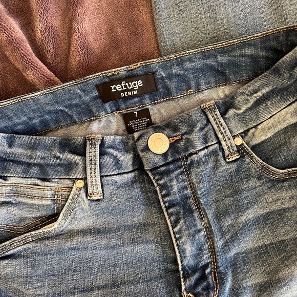 Refuge Denim Jeans - Picture 3 of 3